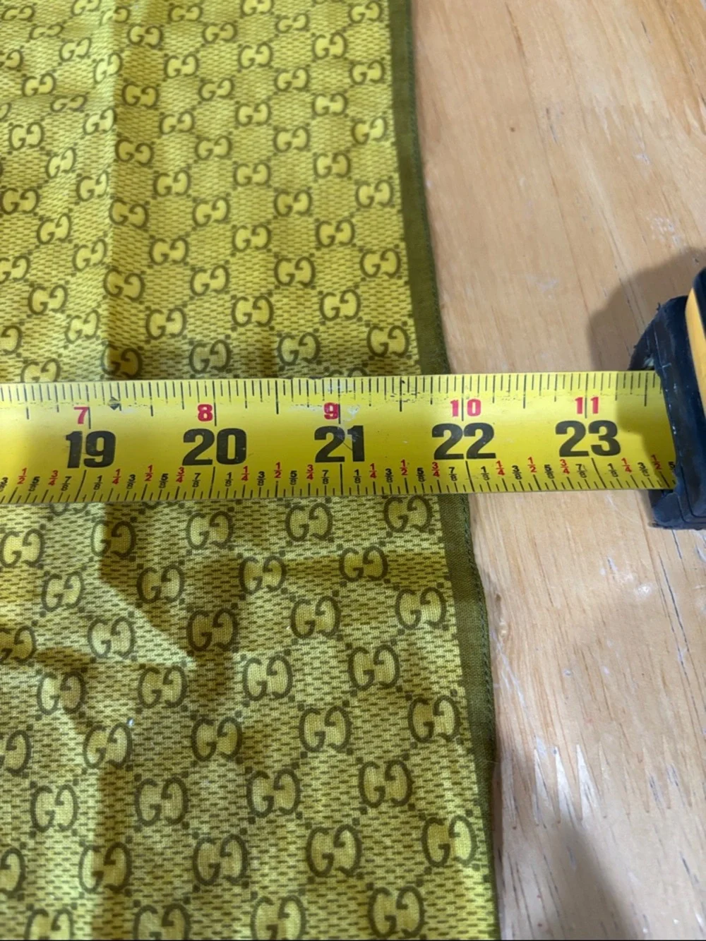Authentic Gucci Olive Yellow Monogram Cotton Scarf 22”x22” - Picture 5 of 7
